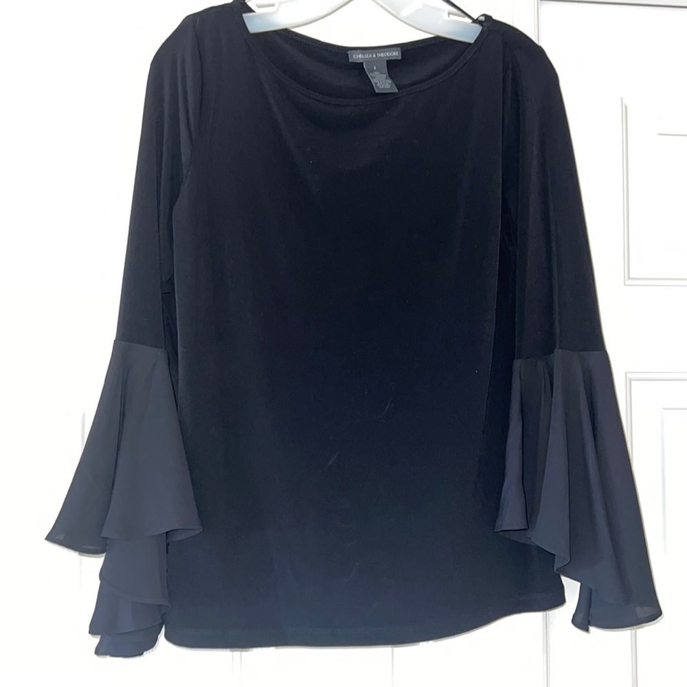 Chelsea & Theodore pullover black top